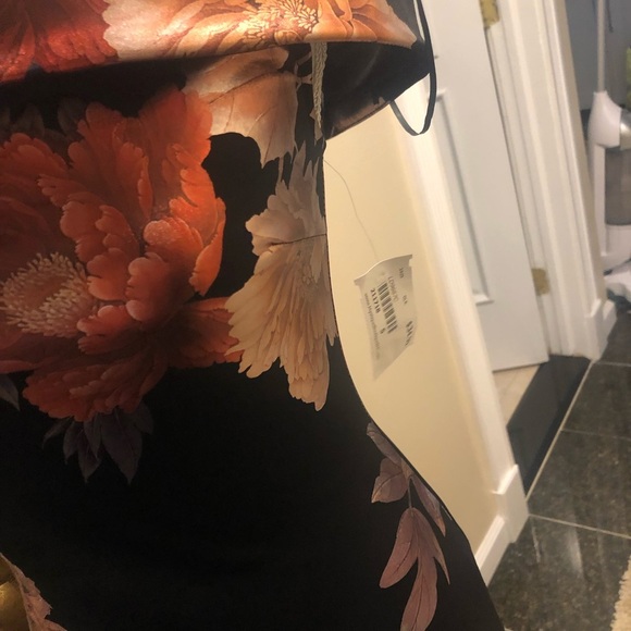 Flowered bodycon dress - Picture 4 of 12